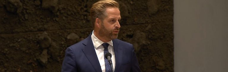 ‘Wat De Jonge doet, is toch via een stiekeme route een vaccinatieplicht invoeren’