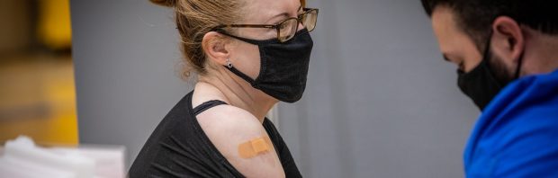 FVD ‘overstelpt’ met berichten over vaccinatieschade: ‘Mensheid staat nog iets tragisch te wachten’