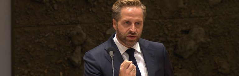 Tienduizenden mensen steunen aangifte tegen de Staat wegens discriminatie en medische apartheid