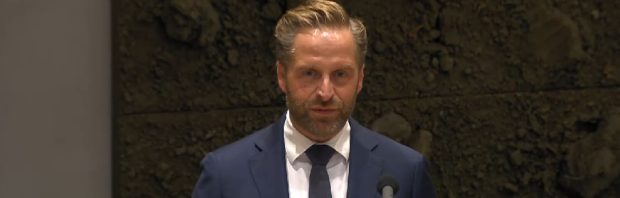 ‘De Jonge maakt mensen doodsbang en neemt langzaam alle vrijheden af, de democratie is stuk’