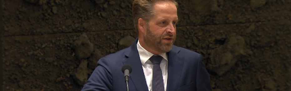 De Jonge: ongevaccineerde mensen ‘houden het bed bezet van iemand die wél wacht op een operatie’