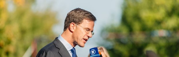 ‘Rutte persoonlijk verantwoordelijk voor het snel erdoorheen drukken van de QR-code in Europa’