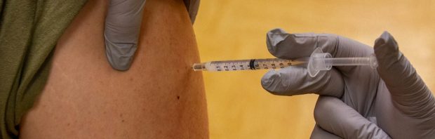 Duitse onderzoekers zien verband tussen oversterfte en vaccinatiegraad: ‘Pittige conclusie’