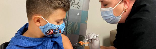 OMT-lid: ‘Er is relatief weinig bekend nog over de veiligheid van het vaccin’