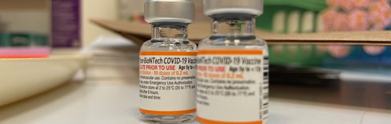 Sterftecijfer in verpleeghuizen weer net zo hoog als vóór vaccinaties: ‘Stop met die injecties!’