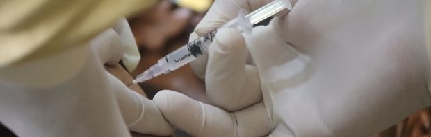 ‘Twintigers hebben een 7 keer zo hoog overlijdensrisico na vaccinatie dan door COVID-19’