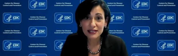 CDC-directeur maakt freudiaanse verspreking: ‘We weten dat de mensen die sterven door dit vacc-‘
