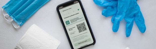 Gemeenteraadslid over verplichte QR-code op het werk: ‘Volslagen idioot, krankzinnig!’