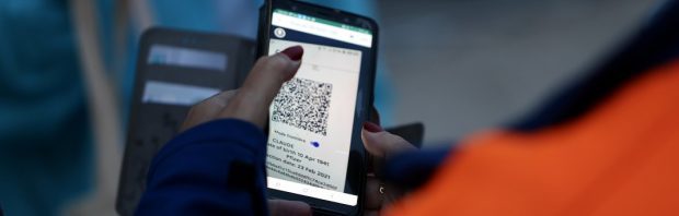 ‘De QR-codes zijn de opmaat naar een totalitaire controlesamenleving’