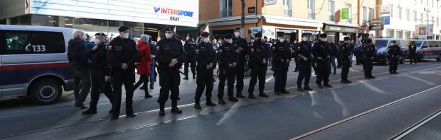 Hilferuf aus Österreich: „Wir brauchen eure Hilfe, unser Land verwandelt sich in einen Polizeistaat“