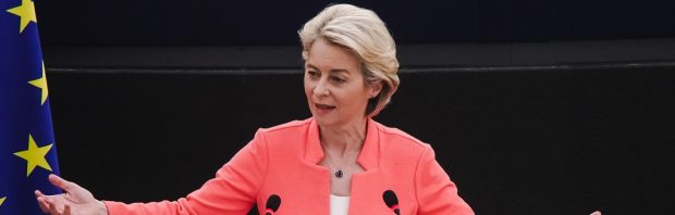 Medisch adviseur haalt uit naar Ursula von der Leyen: ‘Waar komt die obscene obsessie vandaan?’