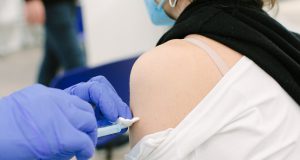 Arts: 'Een ontsteking van het hart (myocarditis) is niet bepaald een zeldzame bijwerking' 16 arts