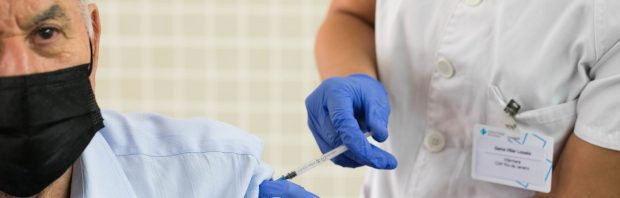 Grote zorgverzekeraar: vaccinbijwerkingen enorm ondergerapporteerd, ‘alarmerend signaal’