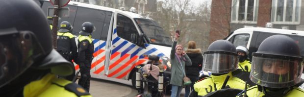 ME staakt bij coronaprotest Museumplein: ‘Zondag wordt een gedenkwaardige dag’