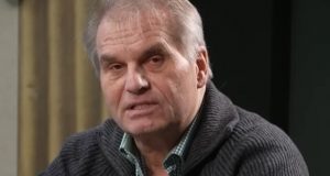 Reiner Füllmich: 'Eén op de 37 bijwerkingen van het Pfizer-vaccin is dodelijk, dat is krankzinnig' 15 bijwerkingen