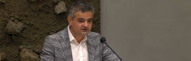 Tunahan Kuzu maakt Hugo de Jonge boos: ‘Waar moeten we hem eigenlijk voor bedanken?’