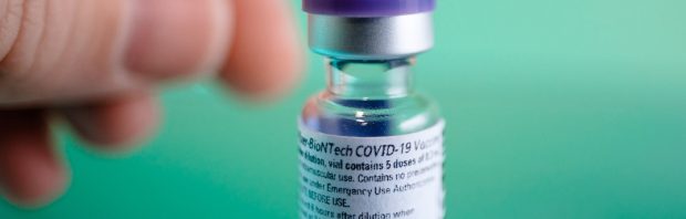 Kamervragen: ‘Absurd’ dat kwaliteit van Pfizer-vaccins niet steekproefsgewijs wordt gecontroleerd