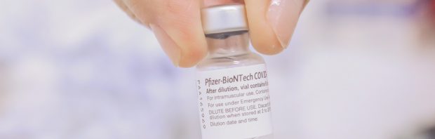 Rechter bepaalt dat FDA elke maand 55.000 pagina’s over Pfizer-vaccin moet vrijgeven: ‘Grote overwinning’