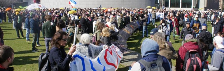 ‘Uit de laatste uitvoeringstoets van de coronaregels blijkt dat de autoriteiten al behoorlijk wanhopig worden’