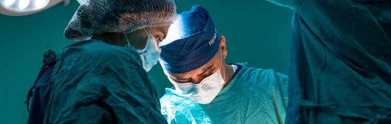 Verpleegkundige luidt noodbel: ‘Coronapatiënten worden vermoord om hun organen te kunnen oogsten’
