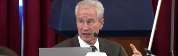 Peter McCullough im US-Senat: Wie konnten wir es zulassen, dass sie Husten und Schnupfen verteufeln, aber Herzentzündungen, Myokarditis und Herzinfarkte normalisieren?