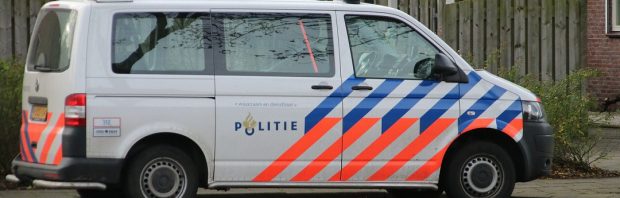 Bus vol coronabetogers aan de kant gezet door politie: ‘Kijk, zo ziet een dictatuur eruit’