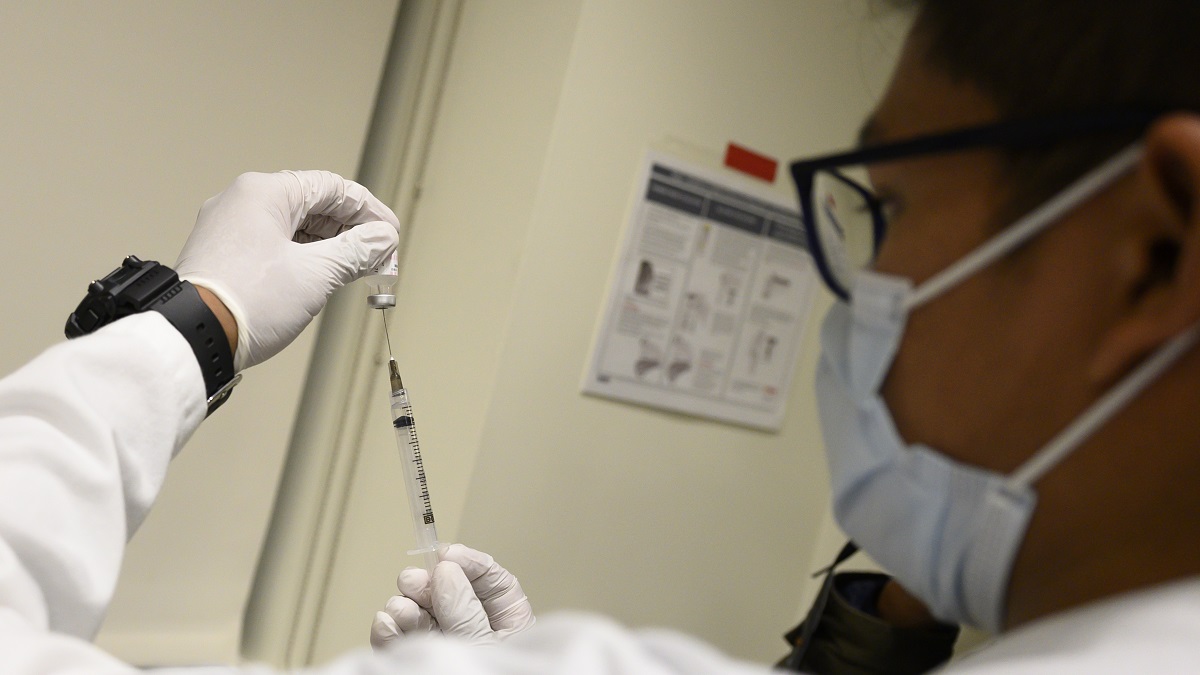 ‘De coronavaccins veroorzaken sterfte, er is geen andere verklaring’