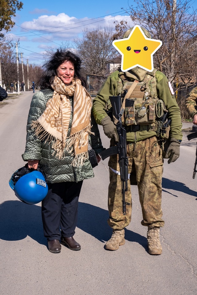 Nederlandse journalist die met Russische leger meereist legt uit waarom veel Oekraïners naar Rusland vluchten
