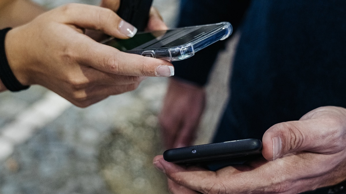 Hoe de coronapas stap voor stap sluipend wordt omgezet in een digitaal paspoort