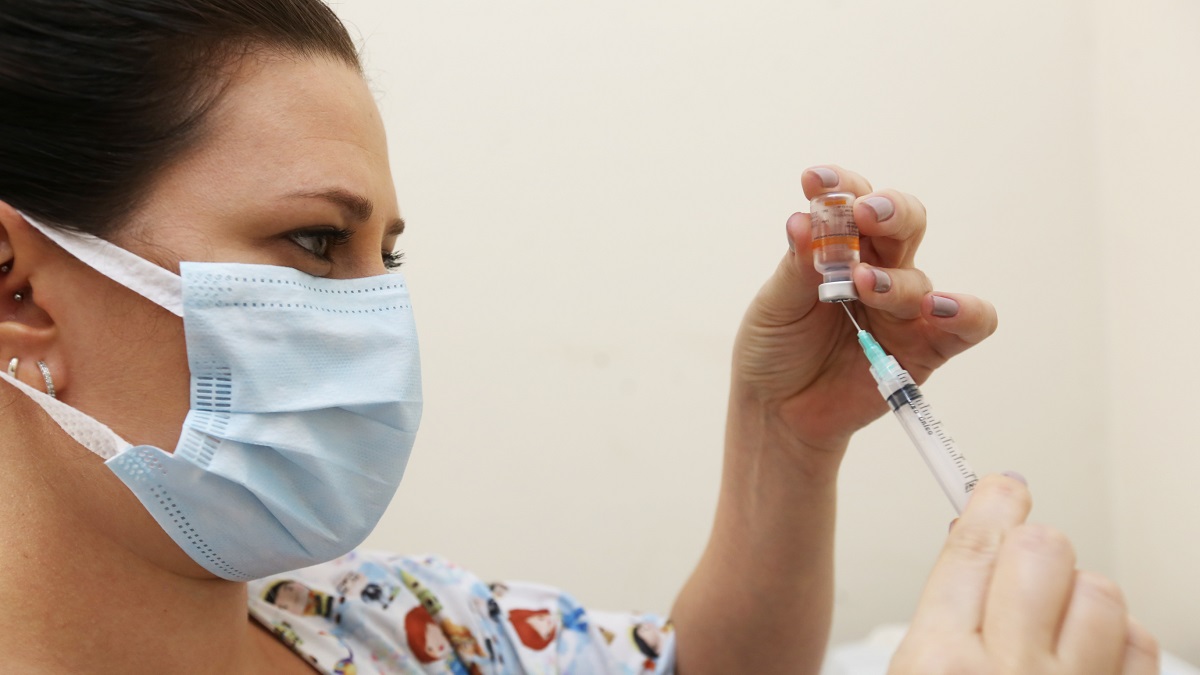 Patholoog over mysterieuze bloedproppen: ‘Ik ben er 80-90% zeker van dat ze worden veroorzaakt door de vaccins’
