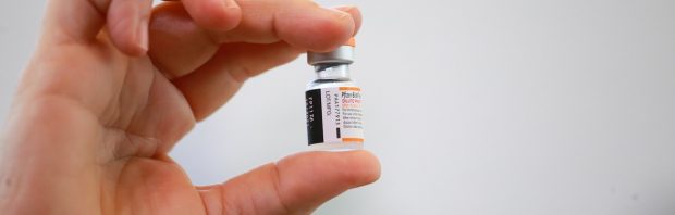 Patholoog: ‘Er ligt een 9-jarig gevaccineerd kind op mijn tafel, dood’
