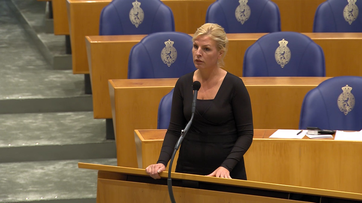 Attje Kuiken beweert dat Tweede Kamer ‘kritisch is geweest’, en wordt overspoeld met kritische reacties