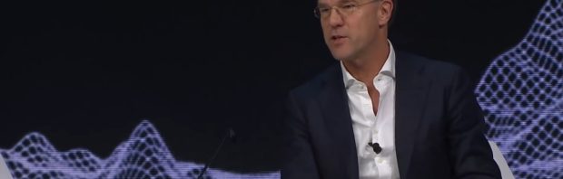 Rutte legt in Davos uit waarom het belangrijk is journalisten te betalen om de WEF-waarheid te verspreiden