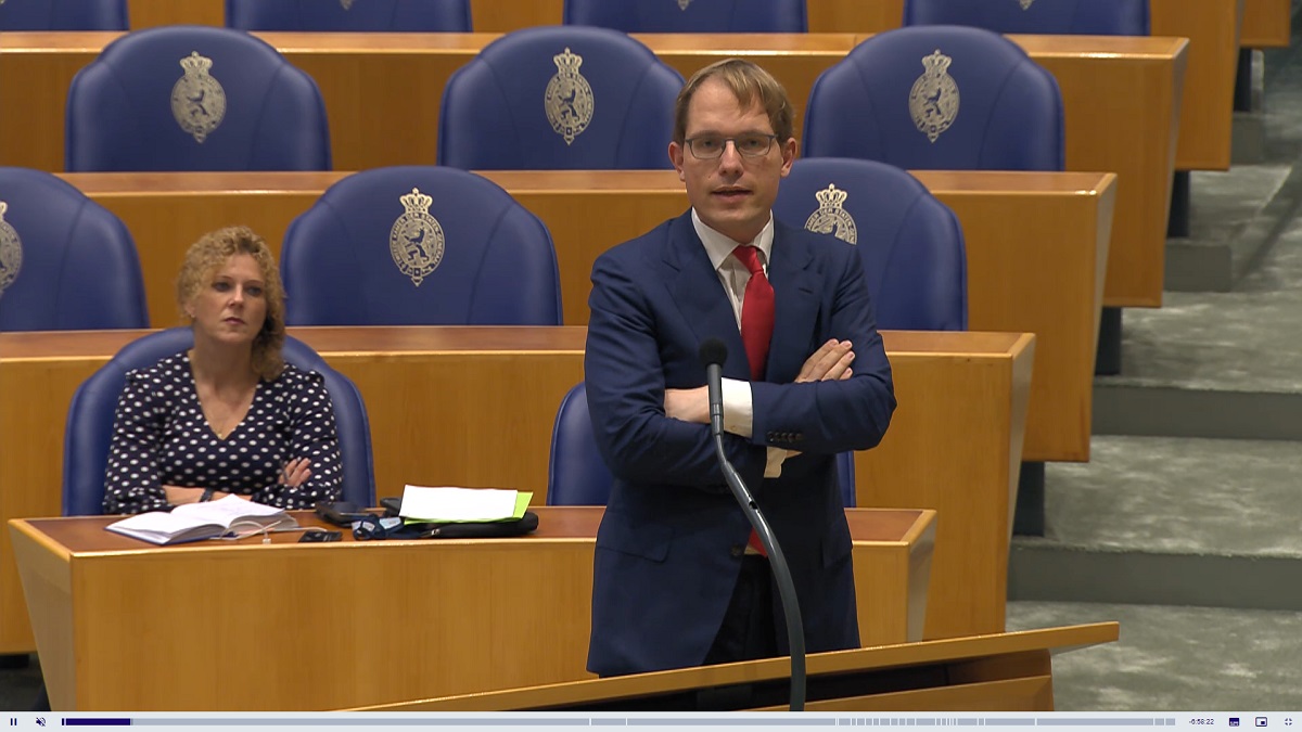 Kijk: Pepijn van Houwelingen kaart de schijnvertoning aan die nu gaande is