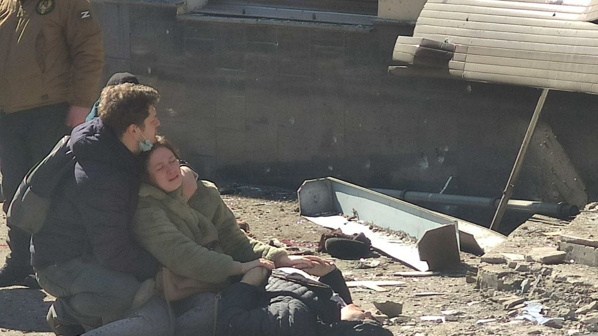 ‘Tragedie’: Oekraïense leger doodt tientallen burgers in het centrum van Donetsk
