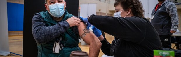 ‘Als je na vaccinatie positief test en moet worden opgenomen in het ziekenhuis heb je waarschijnlijk aids’