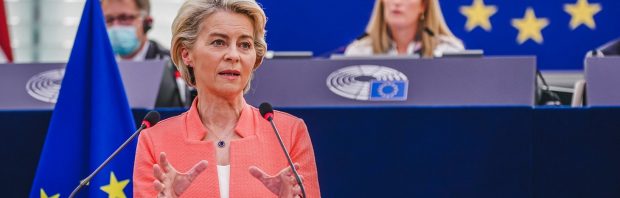 Von der Leyen weigert nog altijd geheime sms’jes met Pfizer-baas vrij te geven: ‘Wat is het ook een vuile beerput’