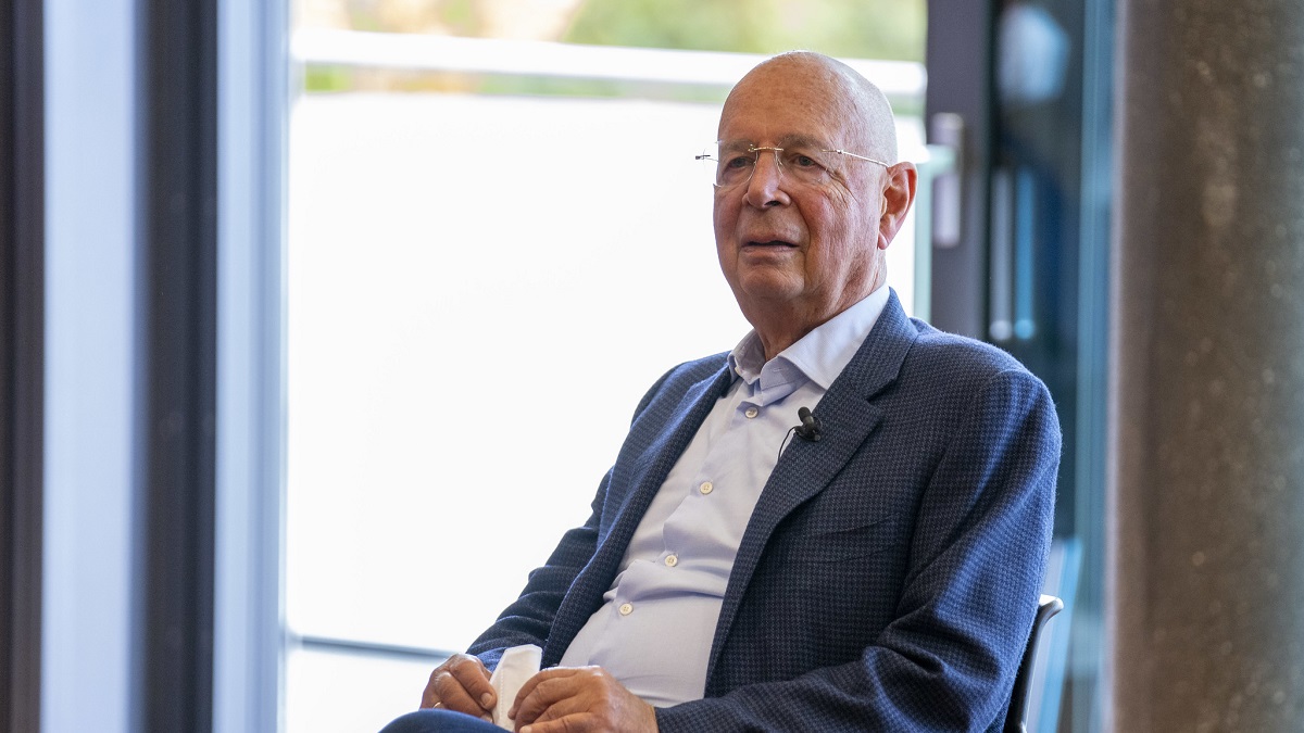 Schwab: ‘Niemand is veilig totdat iedereen gevaccineerd is’