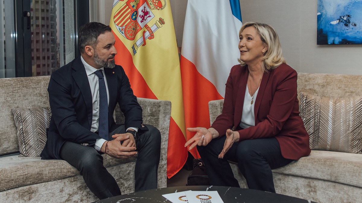Marine Le Pen belooft salarissen te betalen van 15.000 ongevaccineerde zorgmedewerkers die zijn ontslagen