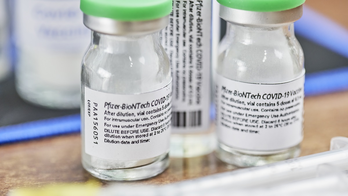 Pfizer moest 2400 medewerkers aannemen om alle meldingen over bijwerkingen te verwerken: ‘Schokkend’
