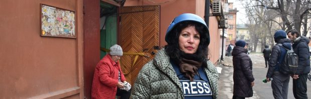 Nederlandse journalist ontzenuwt vanuit Oekraïne nepnieuws dat de media verspreiden over chemische aanval