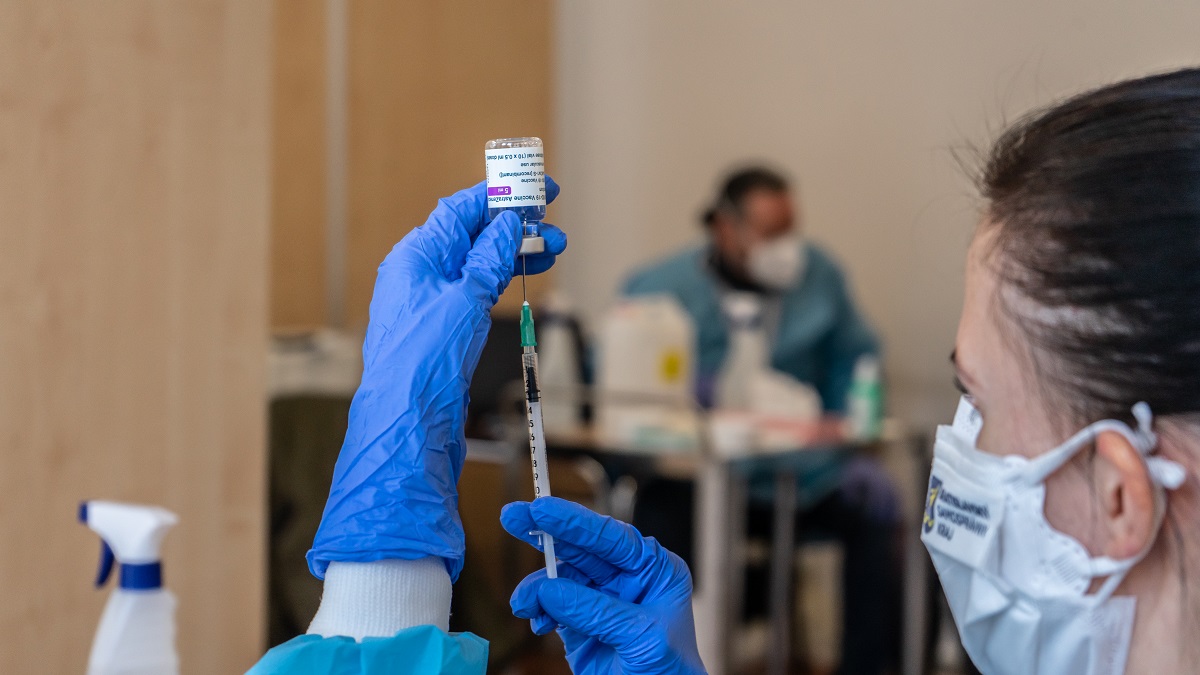Arts klapt uit de school over vaccinatieschade: ‘Het is een verschrikkelijk probleem’