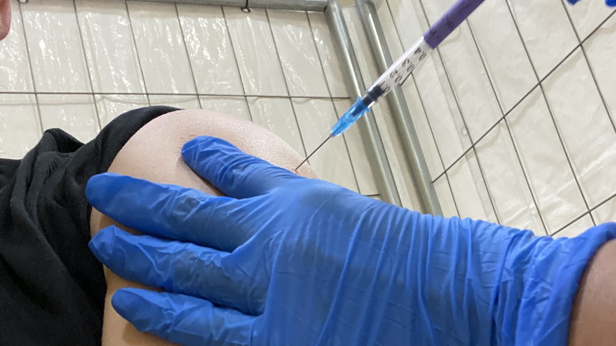 Denemarken schort als eerste land alle coronavaccinaties op
