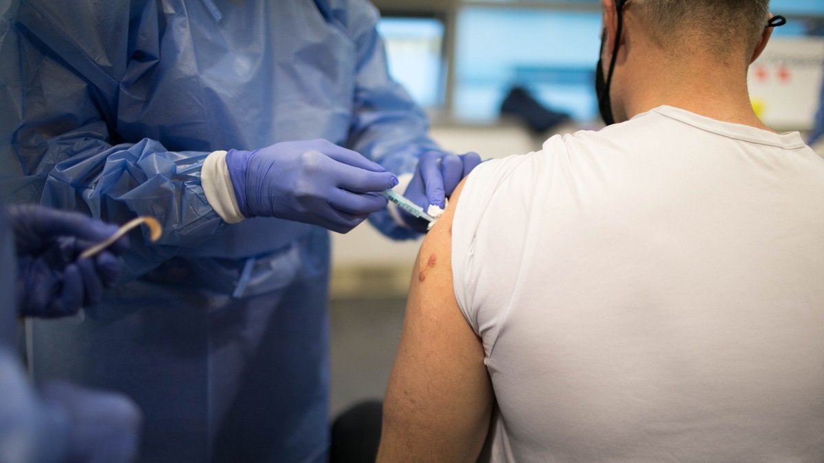 Verbijsterend: Arts blaast het vaccinatienarratief aan flarden – ongelooflijke cijfers