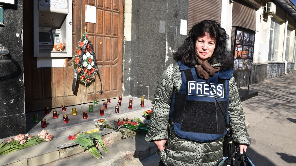Nederlandse journalist stuit in Oekraïne tot haar grote verbazing op ‘ongekend NAVO-arsenaal’