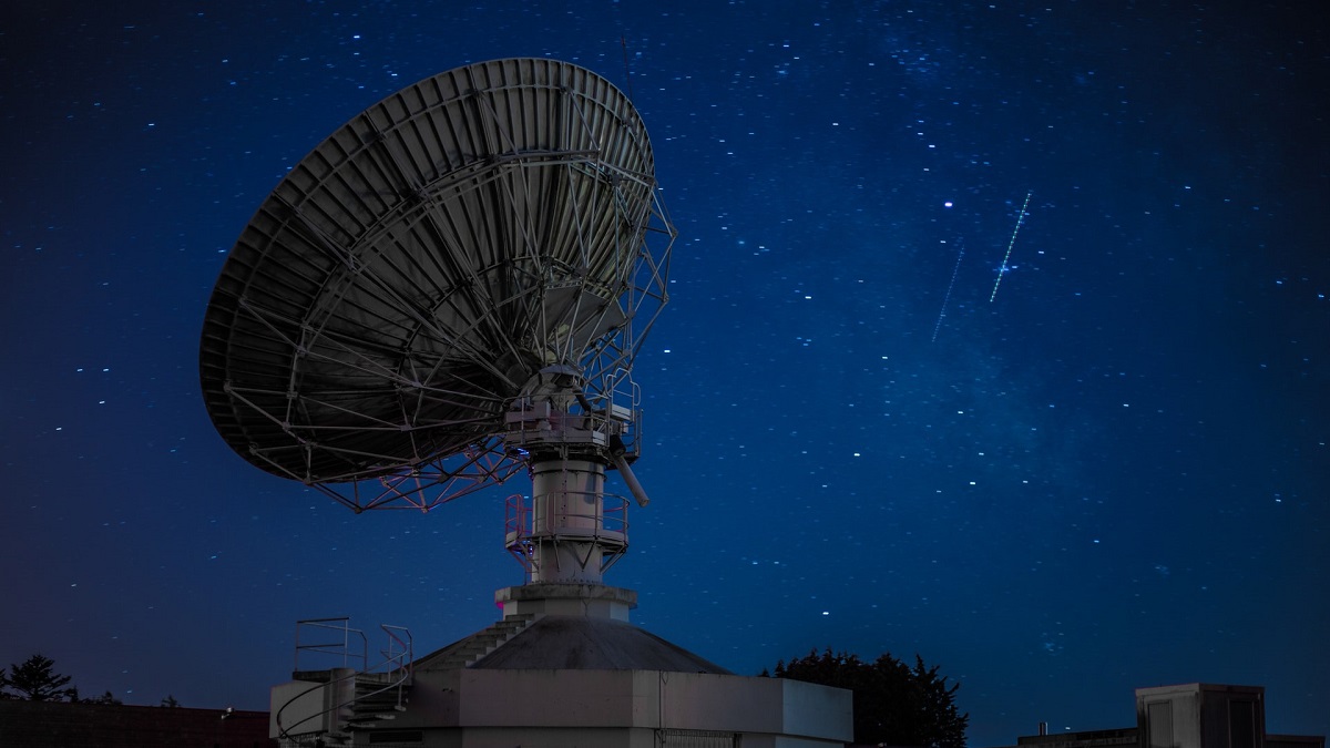 Harvard-astrofysicus zegt dat alientechnologie in de Grote Oceaan is gecrasht