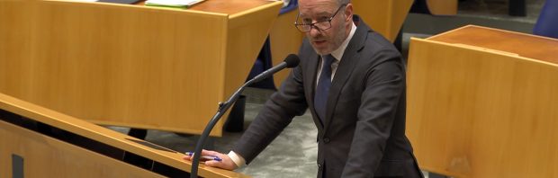 Van Haga haalt hard uit naar ’totalitaire’ kabinet: ‘We moeten dit nooit meer laten gebeuren’