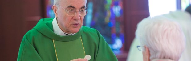 Aartsbisschop Vigano linkt moordaanslag op Trump aan ‘vurig verzet tegen Nieuwe Wereldorde’