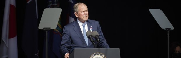 Kijk: ‘Eindelijk geeft de massamoordende oorlogscrimineel George W. Bush zijn oorlogsmisdaden toe’