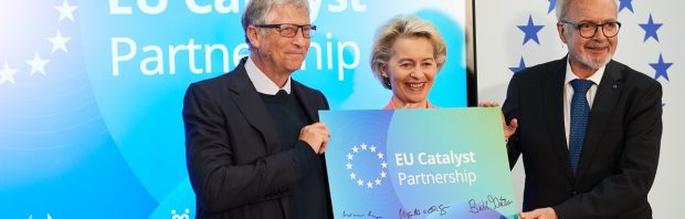 Hoe ‘geluksvogel’ Bill Gates profiteert van alle recente crises